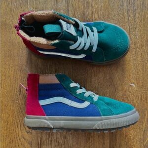 Vans Toddler Sk8-Hi Zip Water Resistant Gum Shoe
Size 10